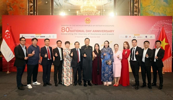 Người Việt tại Singapore nhìn về thành công Đại hội Đảng