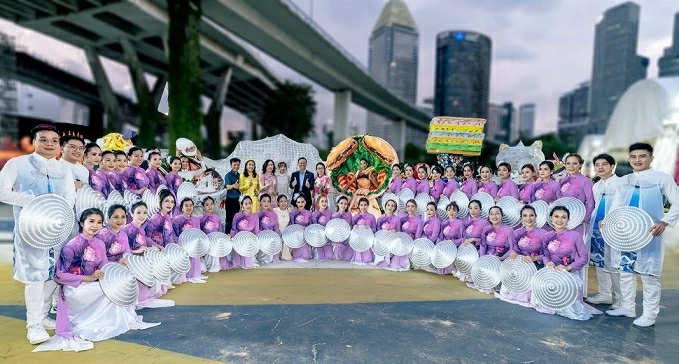 Người Việt tại Singapore nhìn về thành công Đại hội Đảng