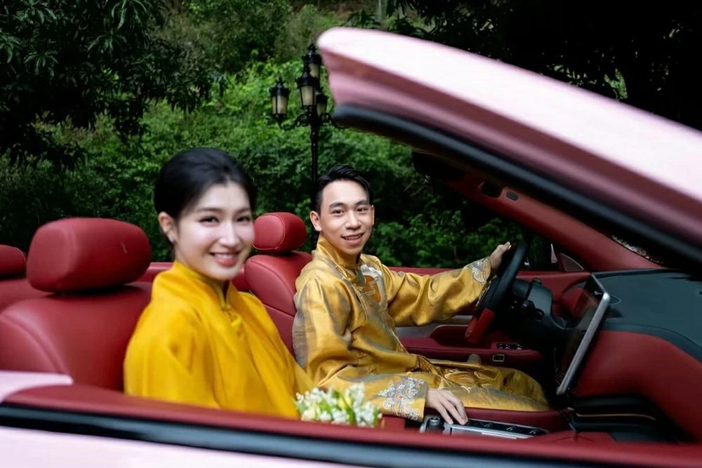 Á hậu Phương Nhi rạng rỡ, hạnh phúc bên chú rể Minh Hoàng Á hậu Phương Nhi rạng rỡ, hạnh phúc bên chú rể Minh Hoàng