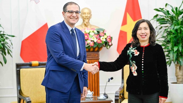 Deputy FM Le Thi Thu Hang holds talks with Malta's Permanent Secretary for Foreign and European Affairs and Trade