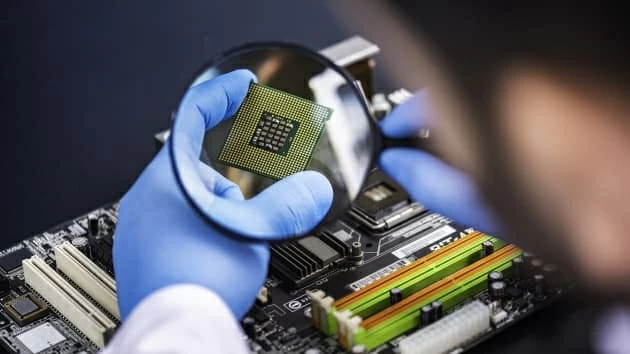 Trung Quốc công bố chip dạng sợi mỏng như tóc, mở đường cho kỷ nguyên quần áo thông minh
