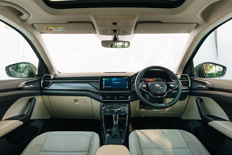 Không gian nội thất của Skoda Kushaq 2026 vẫn giữ bố cục quen thuộc, song được nâng cấp rõ rệt về mặt công nghệ. Không gian nội thất của Skoda Kushaq 2026 vẫn giữ bố cục quen thuộc, song được nâng cấp rõ rệt về mặt công nghệ.