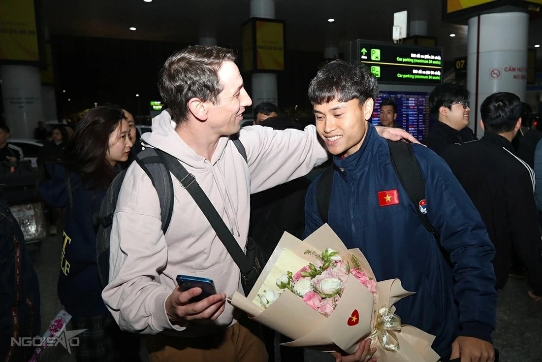 Người hâm mộ đón đội tuyển U23 Việt Nam trở về Người hâm mộ đón đội tuyển U23 Việt Nam trở về