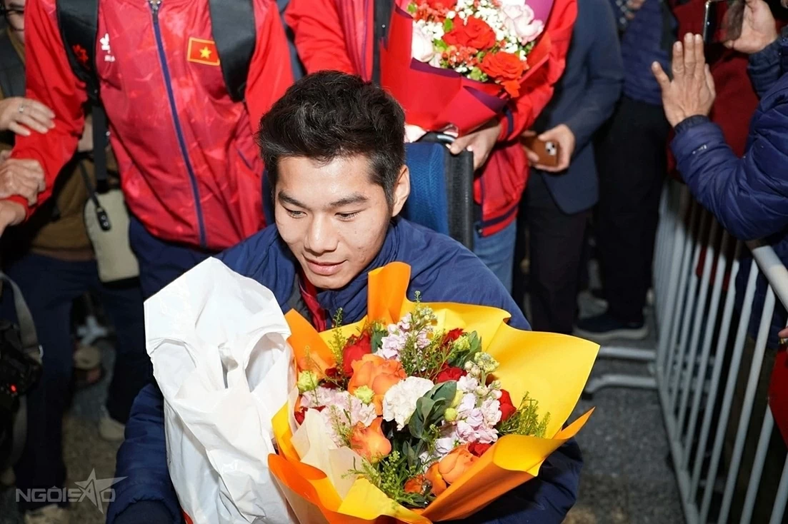 Người hâm mộ đón đội tuyển U23 Việt Nam trở về Người hâm mộ đón đội tuyển U23 Việt Nam trở về