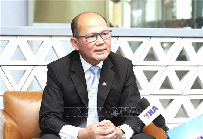 Thạc sĩ Uch Leang, quyền Vụ trưởng Vụ Nghiên cứu Á-Phi và Trung Đông, Viện Quan hệ quốc tế Campuchia (IRIC), Viện Hàn lâm Hoàng gia Campuchia (RAC), đồng thời là Chủ tịch Hội cựu sinh viên Campuchia học tại Việt Nam (CAVA).