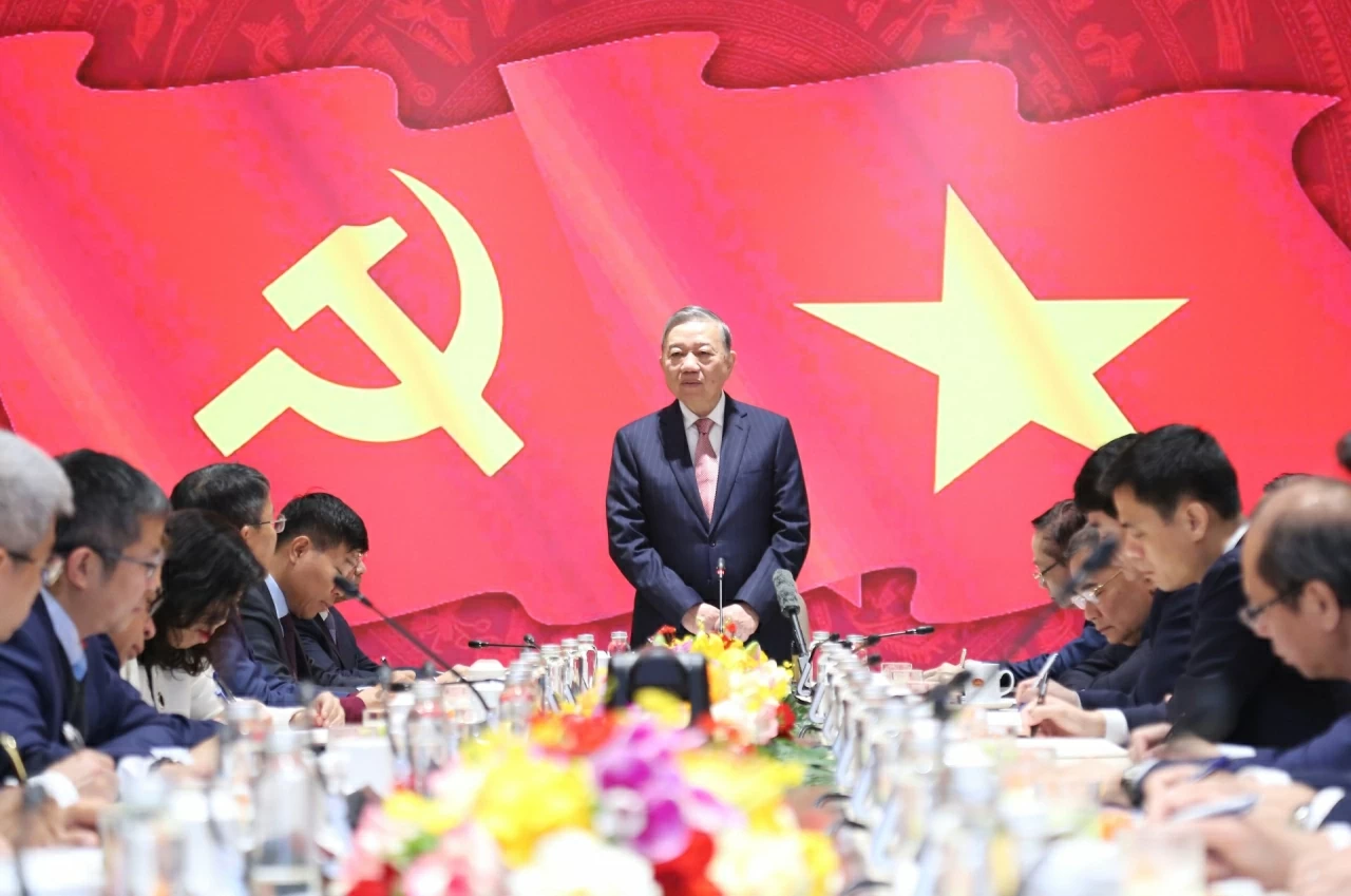 Toàn cảnh Tổng Bí thư Tô Lâm đã có cuộc làm việc với các Đại sứ, Trưởng cơ quan đại diện Việt Nam tại nước ngoài . (Ảnh: Thành Long)