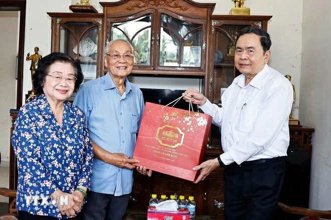 Chủ tịch Quốc hội thăm, tri ân các đồng chí nguyên lãnh đạo Đảng, Nhà nước