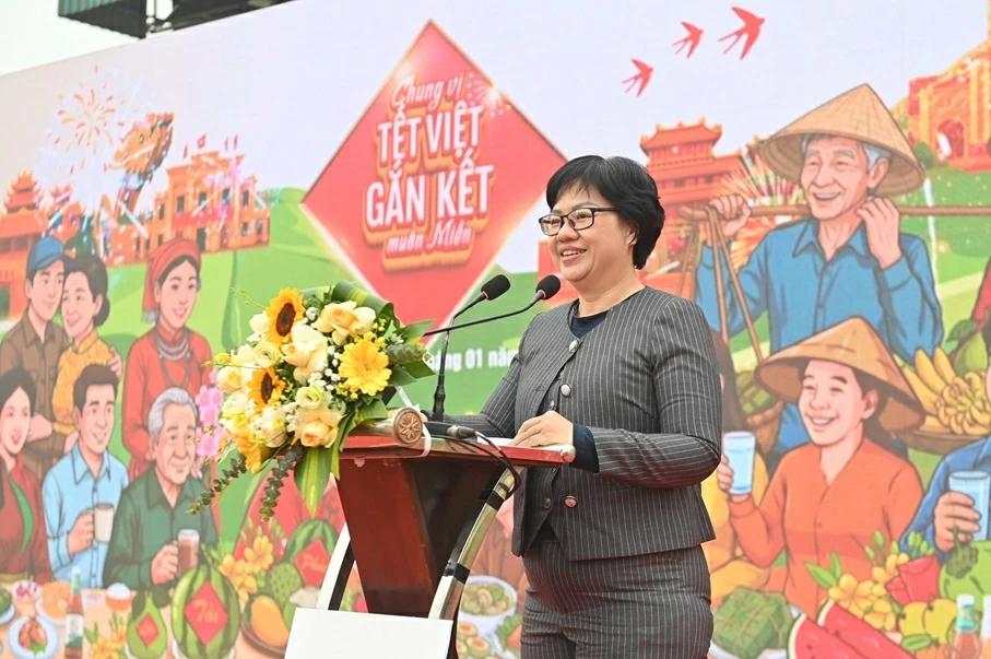 Chương trình 'Chung vị Tết Việt - Gắn kết muôn miền' tặng 500 suất quà tại Nghệ An