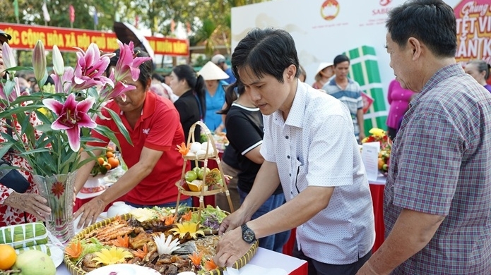 Lan tỏa không khí Xuân ấm áp, gắn kết cộng đồng tại Vĩnh Long và Cần Thơ