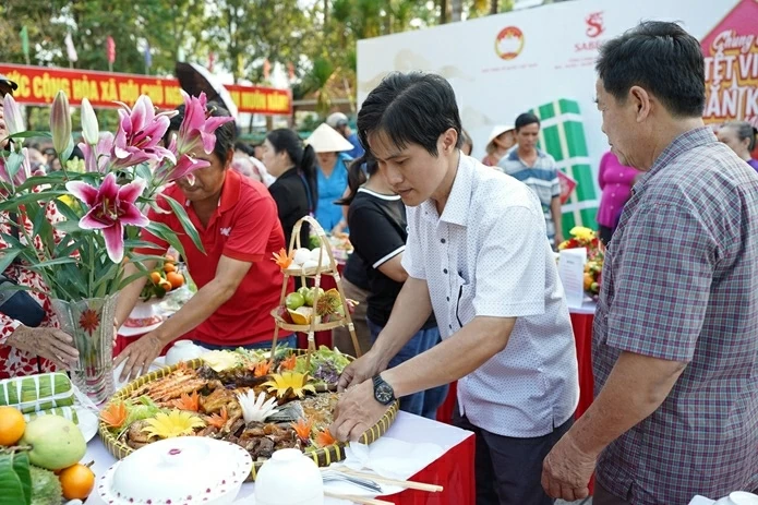 Lan tỏa không khí Xuân ấm áp, gắn kết cộng đồng tại Vĩnh Long và Cần Thơ