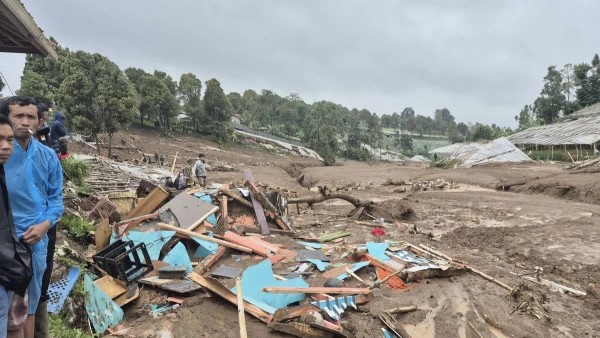 Sạt lở đất tại Indonesia, hơn 80 người mất tích