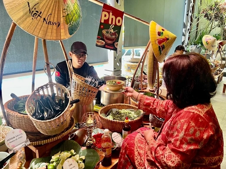 27.SoTet: Hương vị Việt giữa xứ vạn đảo
