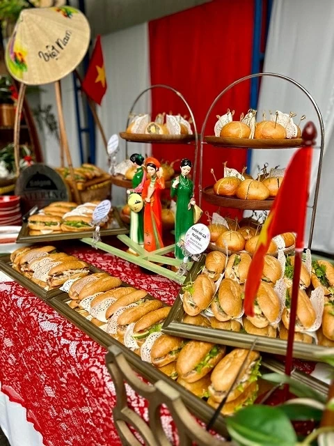 27.SoTet: Hương vị Việt giữa xứ vạn đảo 27.SoTet: Hương vị Việt giữa xứ vạn đảo