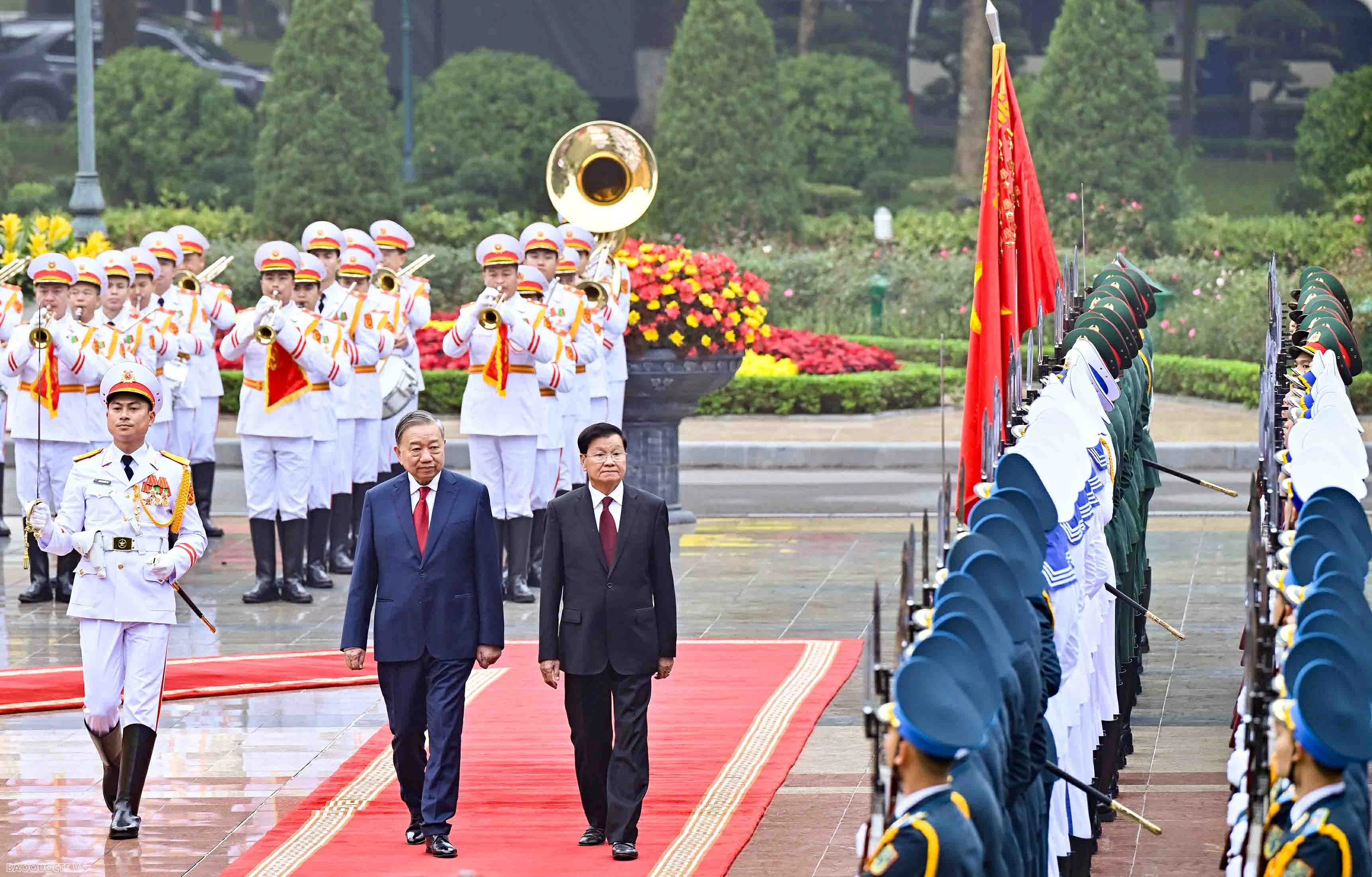 Lễ đón chính thức Tổng Bí thư, Chủ tịch nước Lào và Phu nhân