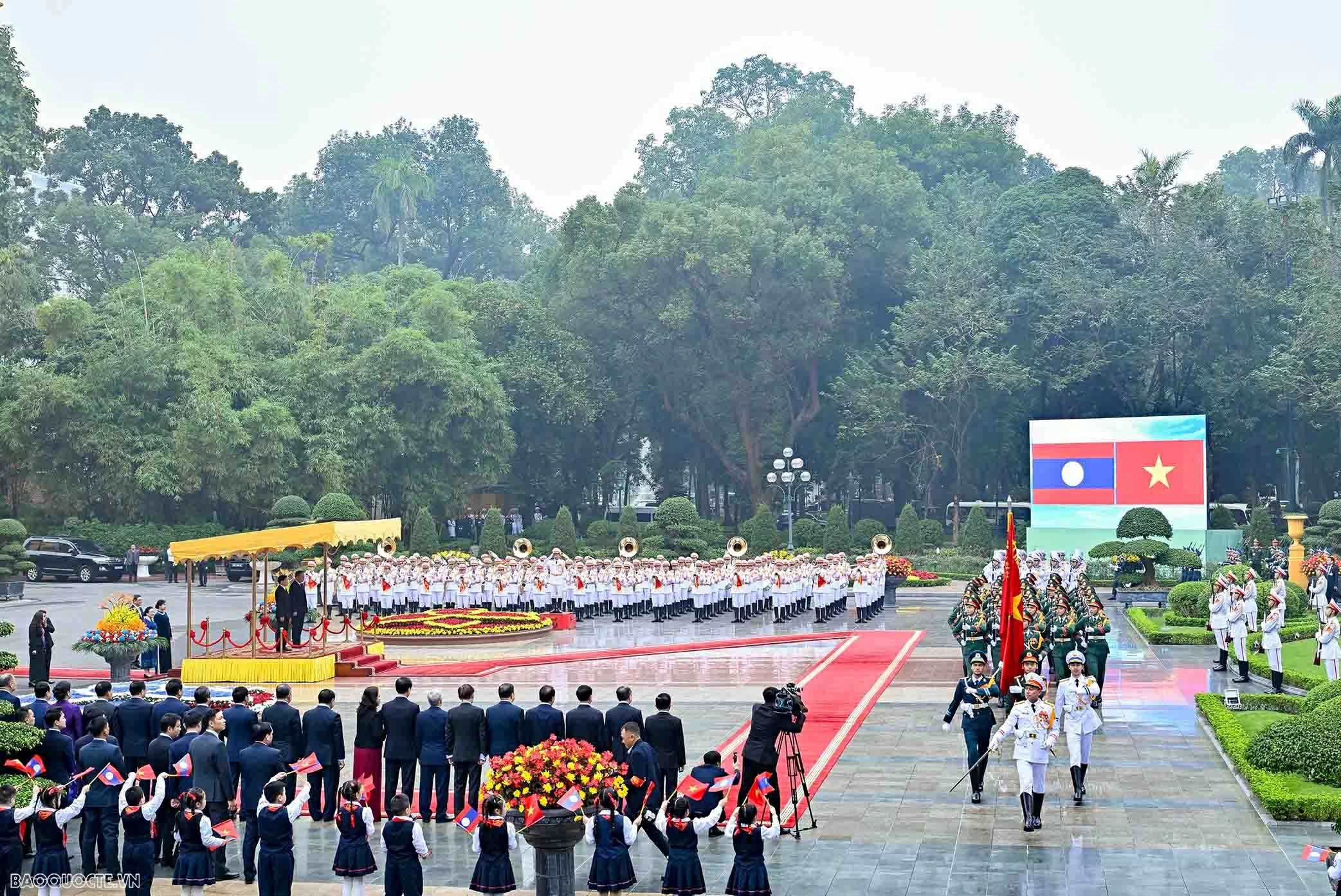 Lễ đón chính thức Tổng Bí thư, Chủ tịch nước Lào và Phu nhân