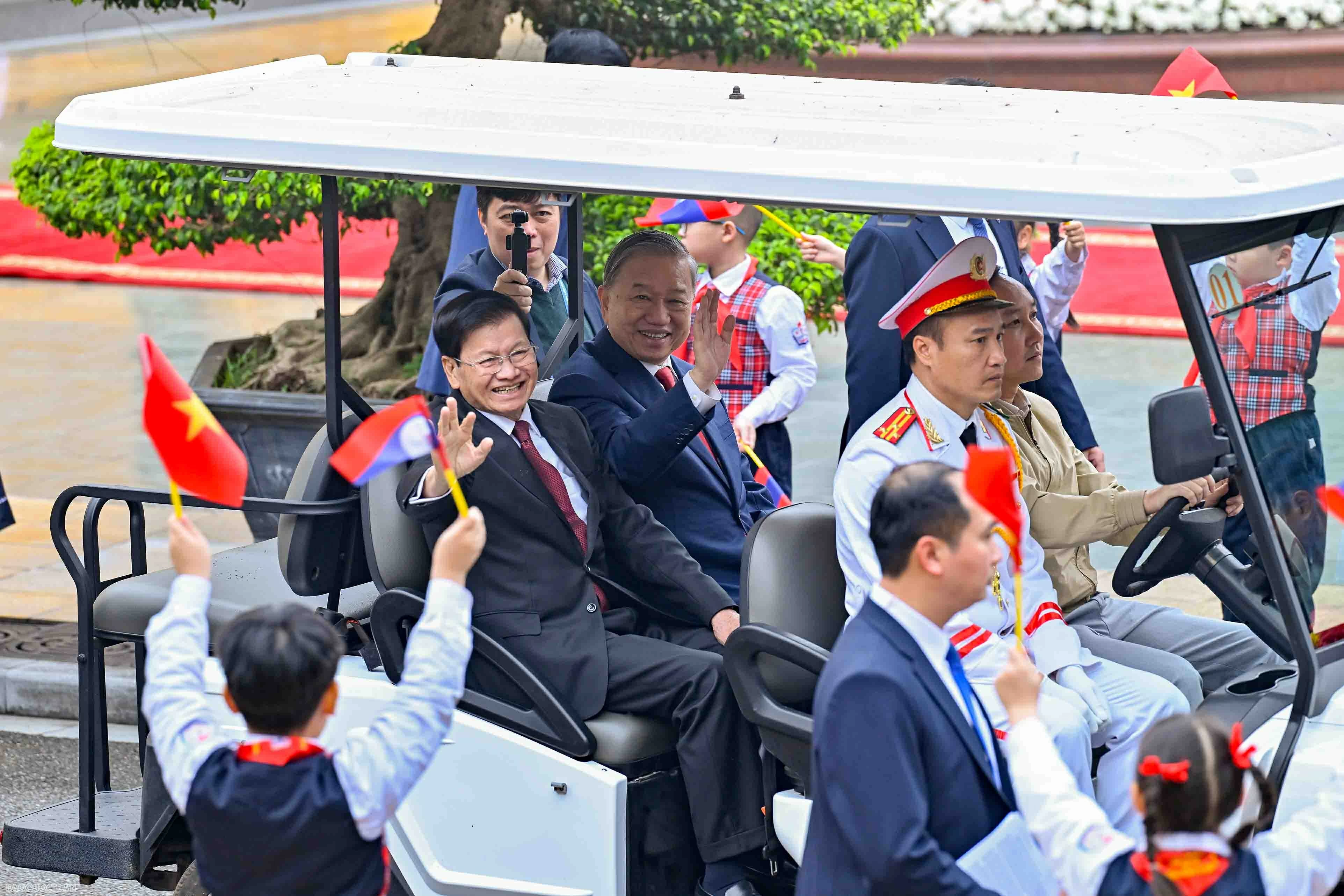 Lễ đón chính thức Tổng Bí thư, Chủ tịch nước Lào và Phu nhân