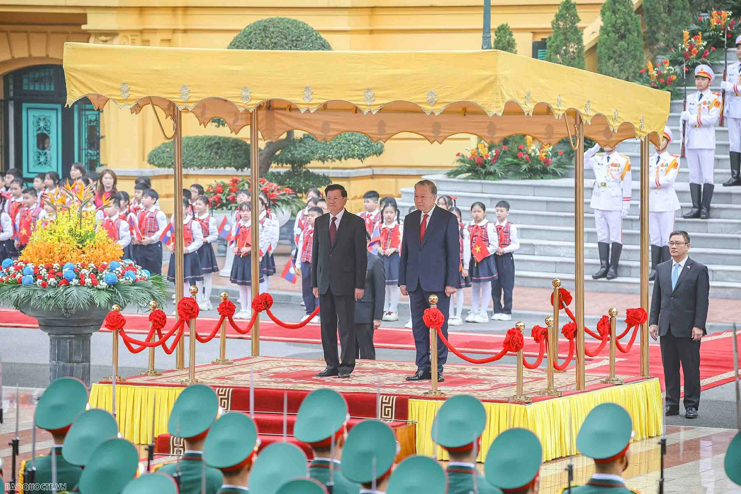 Lễ đón chính thức Tổng Bí thư, Chủ tịch nước Lào và Phu nhân