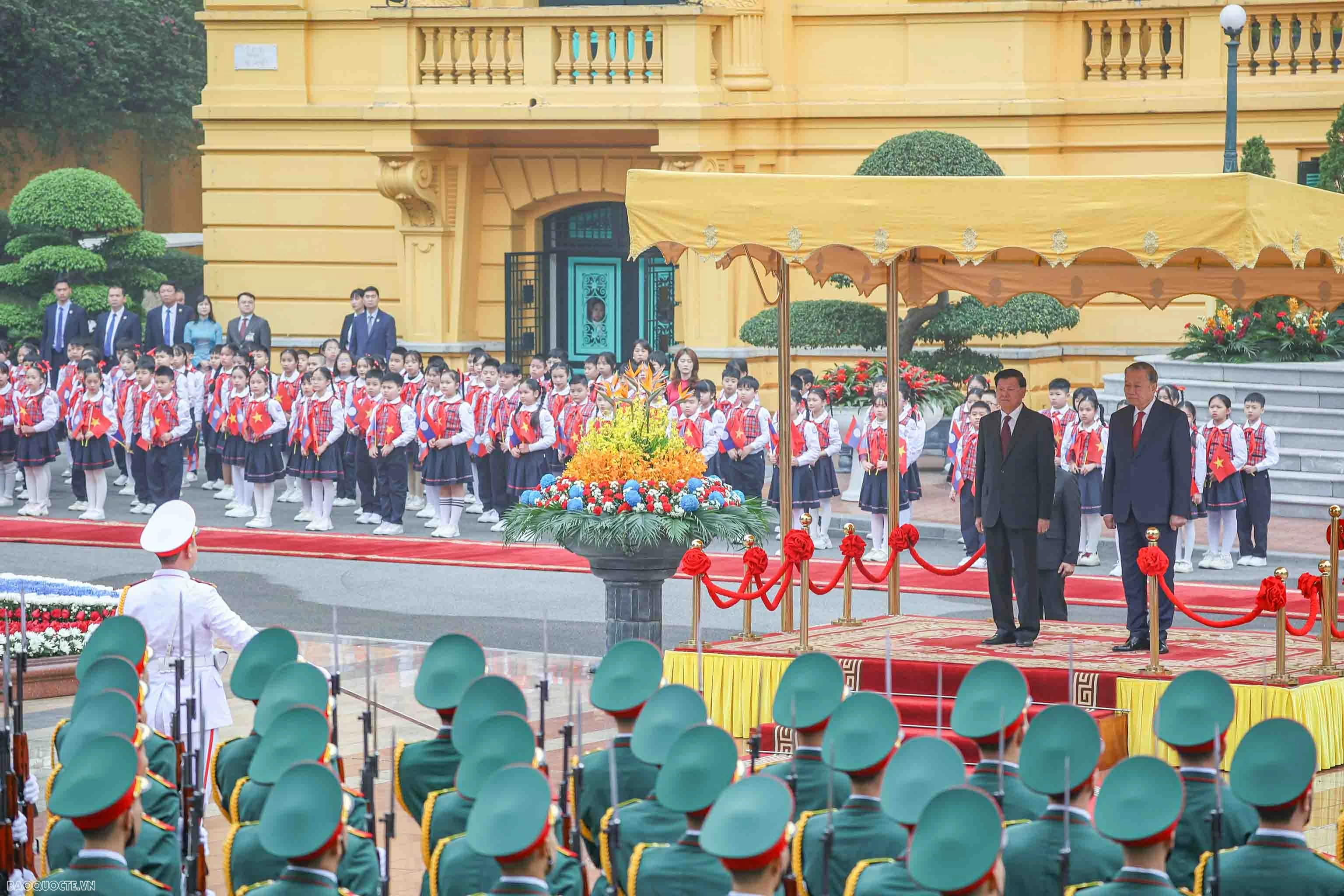 Lễ đón chính thức Tổng Bí thư, Chủ tịch nước Lào và Phu nhân