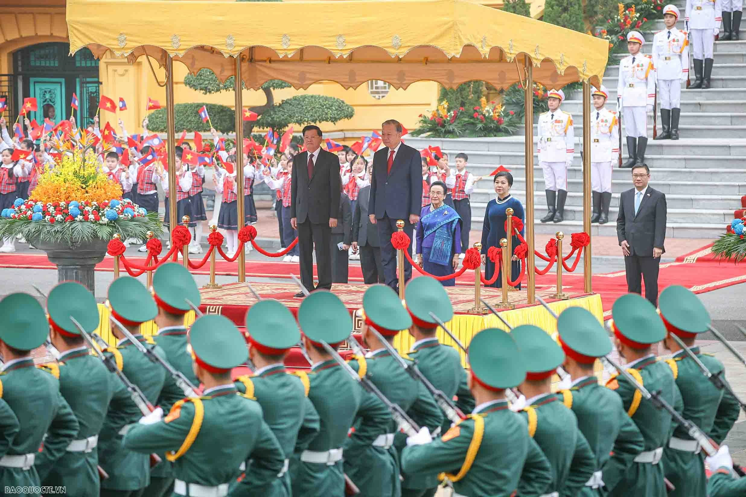 Lễ đón chính thức Tổng Bí thư, Chủ tịch nước Lào và Phu nhân