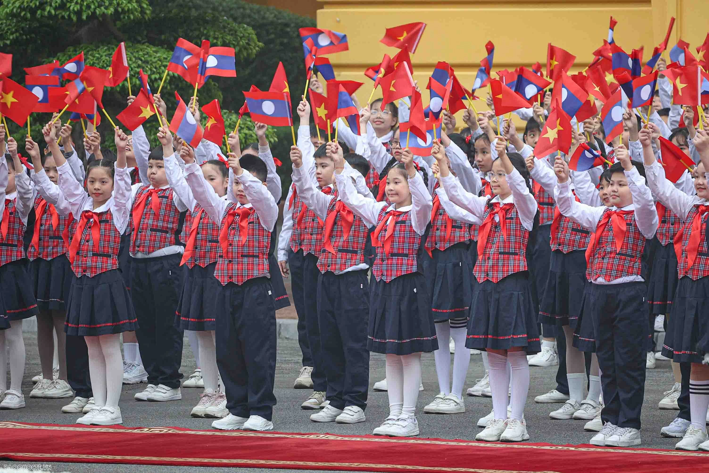 Lễ đón chính thức Tổng Bí thư, Chủ tịch nước Lào và Phu nhân