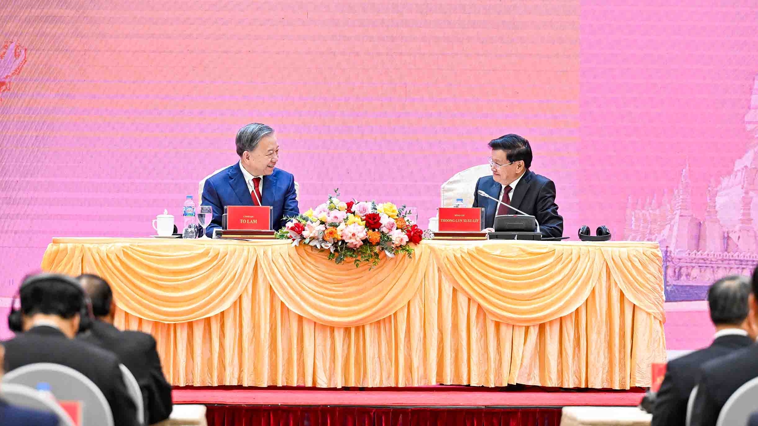 Tổng Bí thư, Chủ tịch nước Thongloun Sisoulith thông tin kết quả Đại hội Đảng XII của Lào với Việt Nam