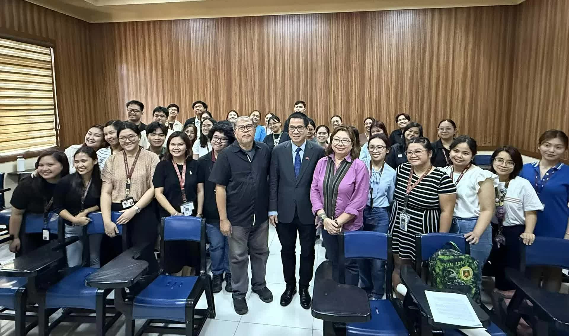 Bộ trưởng Ngoại giao Lê Hoài Trung dự AMMR 2026: Cùng ASEAN chèo lái tương lai chung Bộ trưởng Ngoại giao Lê Hoài Trung dự AMMR 2026: Cùng ASEAN chèo lái tương lai chung