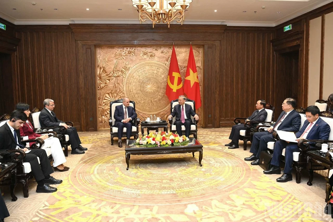 Quang cảnh Tổng Bí thư Tô Lâm tiếp đoàn đại biểu Đảng Azerbaijan Mới