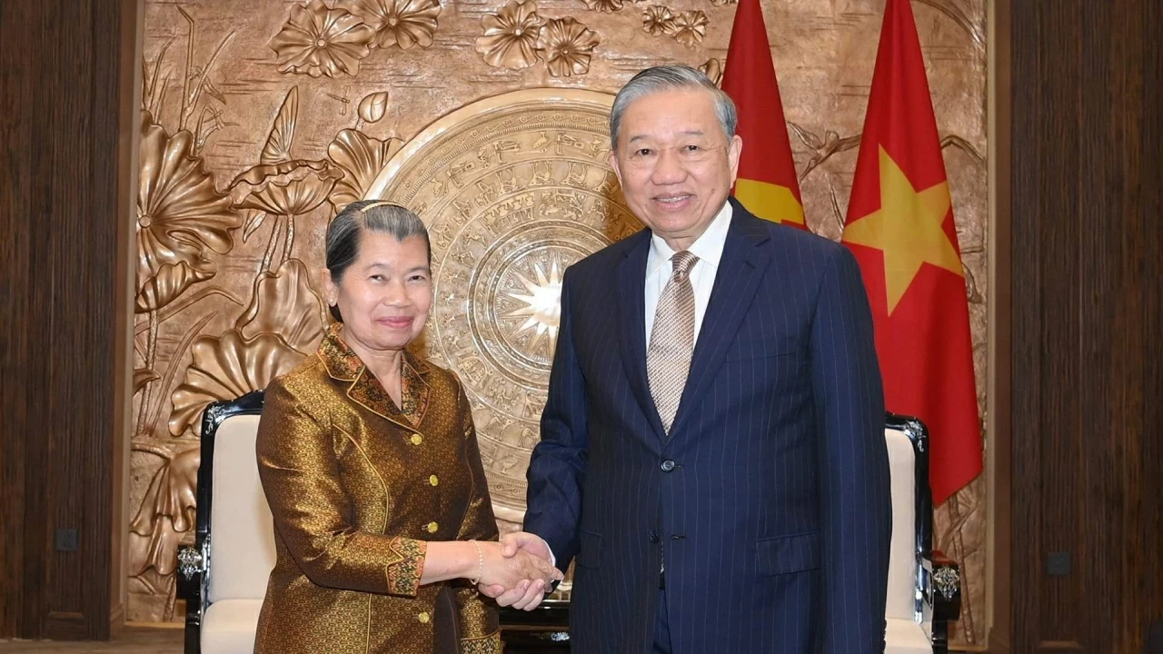 Tổng Bí thư Tô Lâm tiếp bà Men Sam An, Phó Chủ tịch Đảng Nhân dân Campuchia (CPP), đại diện Chủ tịch CPP Hun Sen, sang chúc mừng thành công Đại hội lần thứ XIV. (Nguồn: Báo Nhân dân)