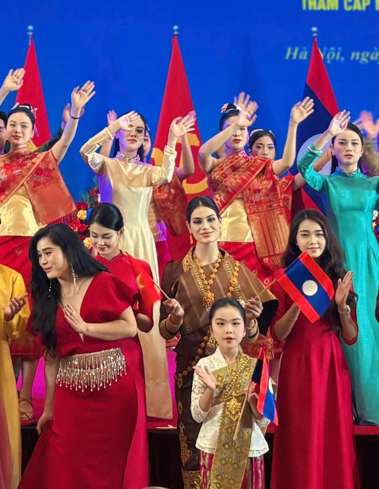 Hoa hậu nhí Lê Ngọc Minh Giang vinh dự tham gia chương trình Nghệ thuật đón tiếp Tổng Bí thư, Chủ tịch nước Lào tại Việt Nam - Thế Giới Giải Trí