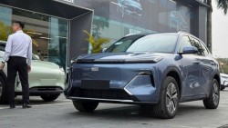 Xe hybrid Geely EX5 EM-i xuất hiện tại Việt Nam