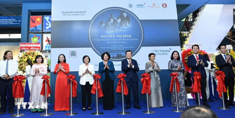 Khai mạc trưng bày chuyên đề: 'Nguyễn Thị Bình - Trí tuệ, Bản lĩnh và Nhân cách Phụ nữ Việt Nam thời đại Hồ Chí Minh' Khai mạc trưng bày chuyên đề: 'Nguyễn Thị Bình - Trí tuệ, bản lĩnh và nhân cách phụ nữ Việt Nam thời đại Hồ Chí Minh'