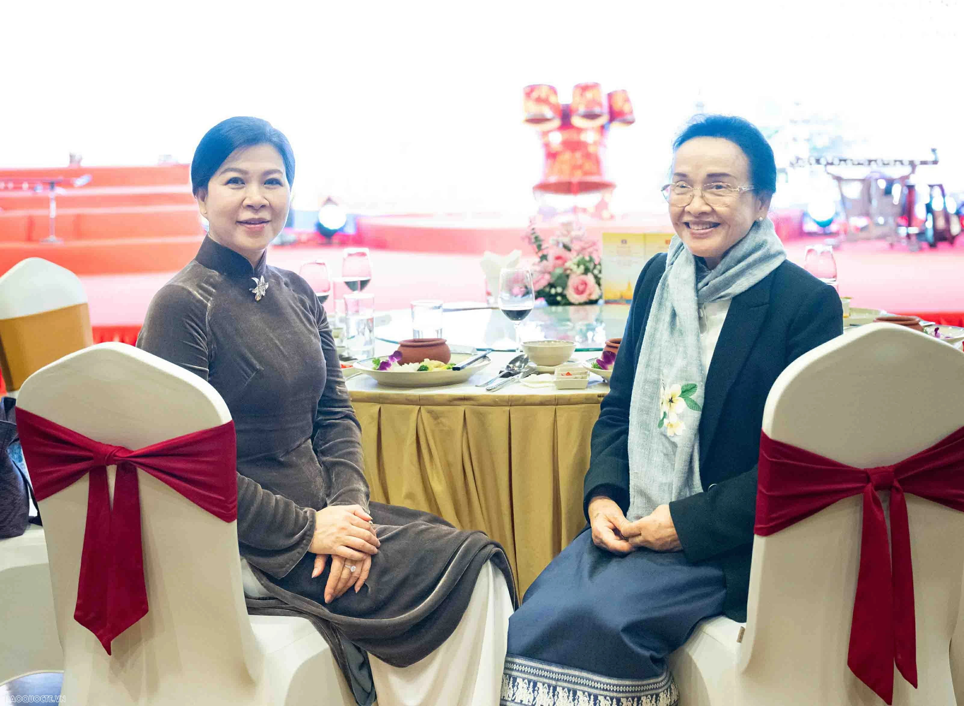 Theo dấu nữ sứ giả Lào tại Cố đô Hoa Lư: Dấu ấn hữu nghị Việt-Lào Theo dấu nữ sứ giả Lào tại Cố đô Hoa Lư: Dấu ấn hữu nghị Việt-Lào