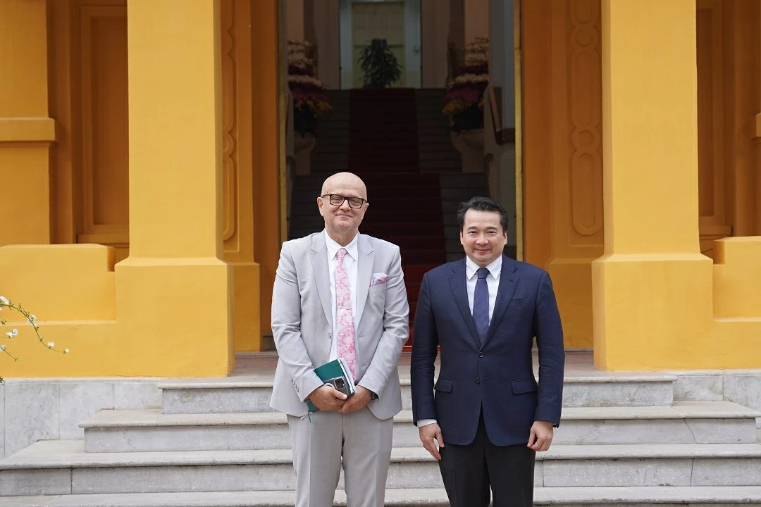 UNFPA tái khẳng định đồng hành cùng Chính phủ Việt Nam nỗ lực vì phụ nữ, trẻ em gái và thanh niên UNFPA tái khẳng định đồng hành cùng Chính phủ Việt Nam nỗ lực vì phụ nữ, trẻ em gái và thanh niên