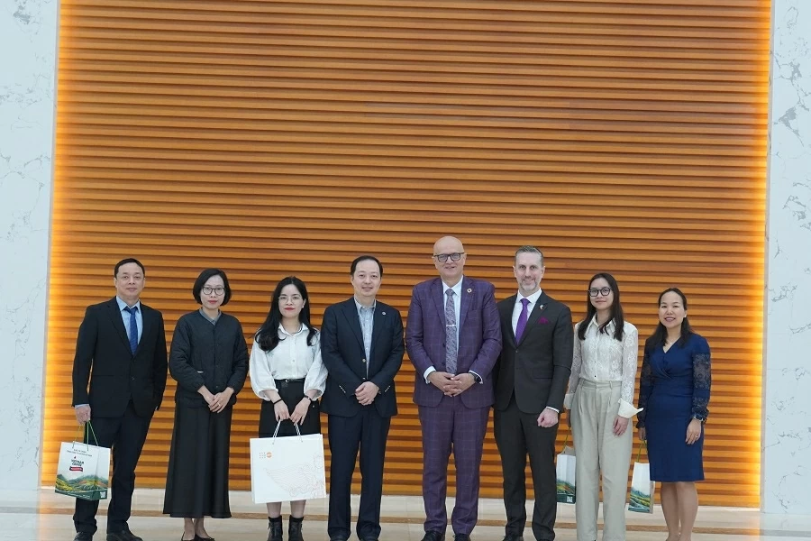 UNFPA tái khẳng định đồng hành cùng Chính phủ Việt Nam nỗ lực vì phụ nữ, trẻ em gái và thanh niên UNFPA tái khẳng định đồng hành cùng Chính phủ Việt Nam nỗ lực vì phụ nữ, trẻ em gái và thanh niên