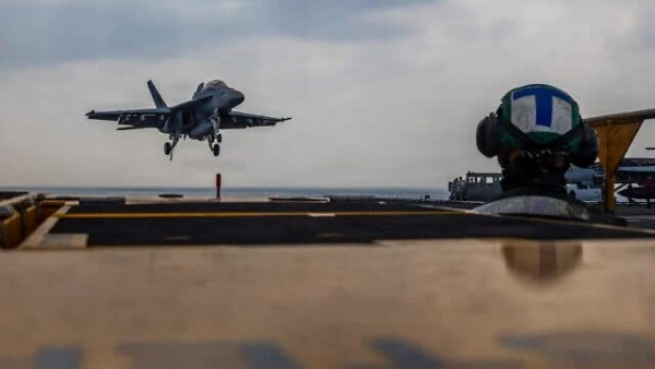 Mỹ và Iran có hành động quân sự tại khu vực giữa lúc căng thẳng, Tehran phát cảnh báo các nước láng giềng