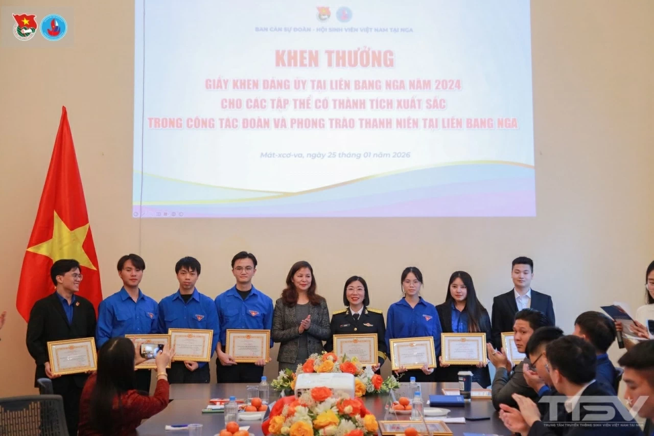 Thanh niên Việt Nam tại Nga cùng hành động chào mừng thành công Đại hội XIV của Đảng