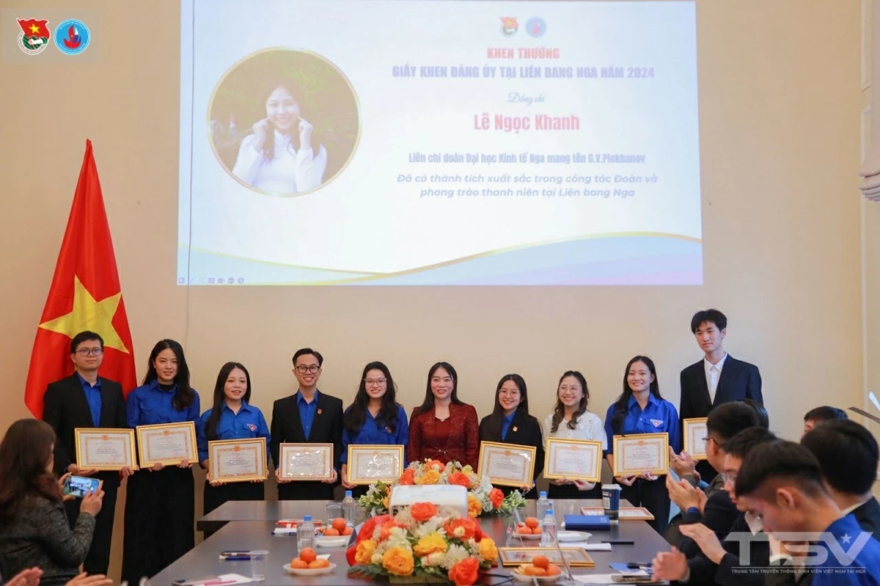 Thanh niên Việt Nam tại Nga cùng hành động chào mừng thành công Đại hội XIV của Đảng