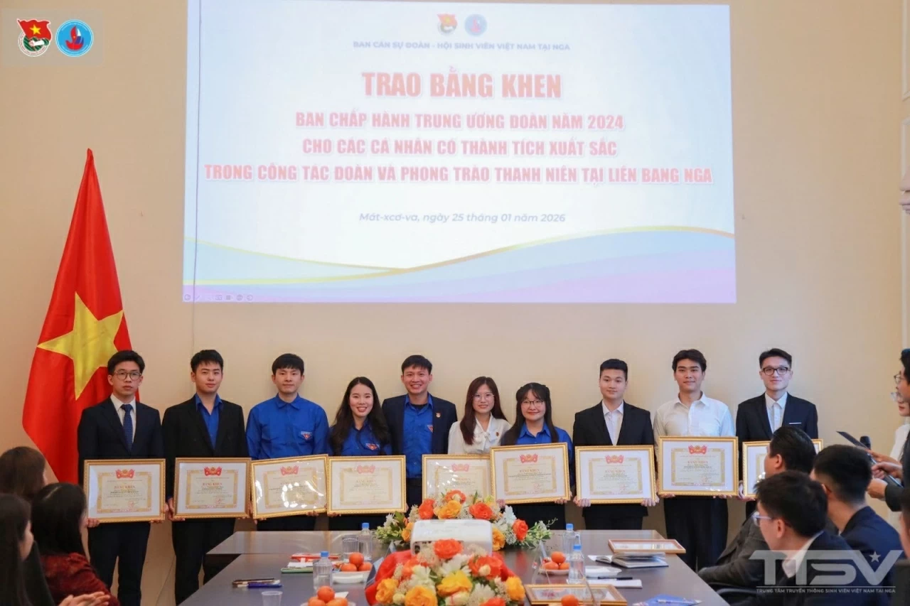 Thanh niên Việt Nam tại Nga cùng hành động chào mừng thành công Đại hội XIV của Đảng