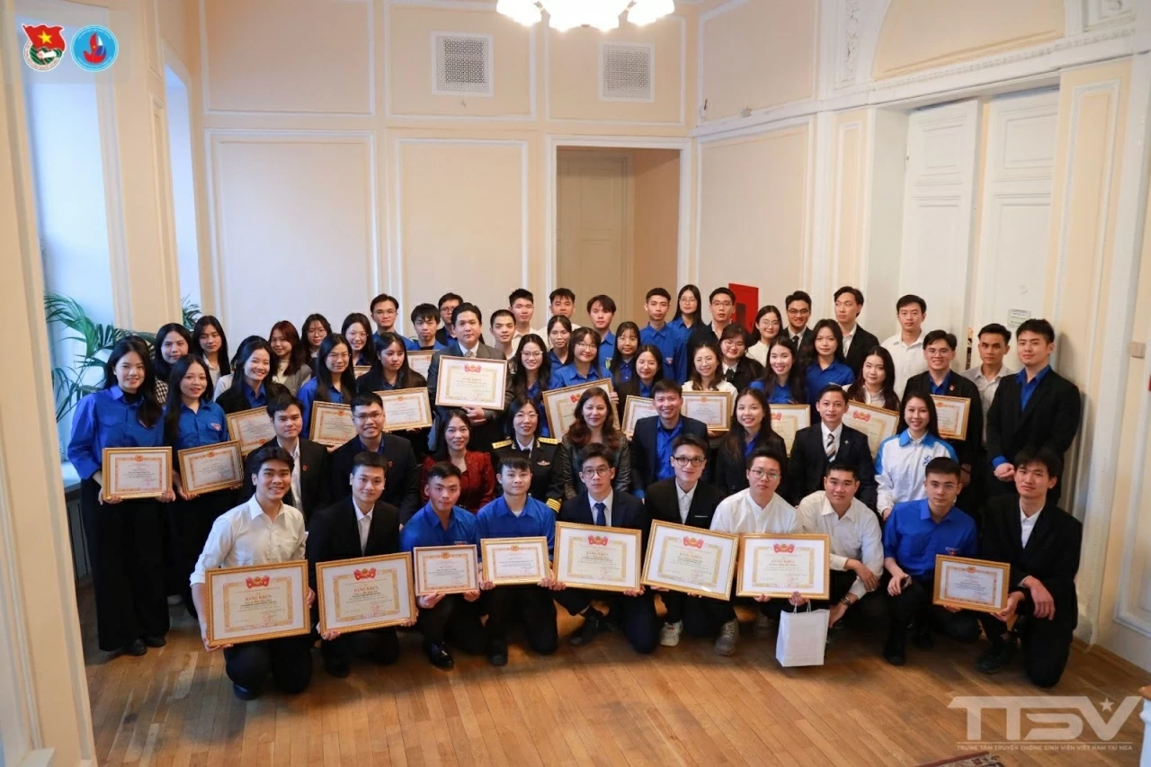 Thanh niên Việt Nam tại Nga cùng hành động chào mừng thành công Đại hội XIV của Đảng Thanh niên Việt Nam tại Nga cùng hành động chào mừng thành công Đại hội XIV của Đảng