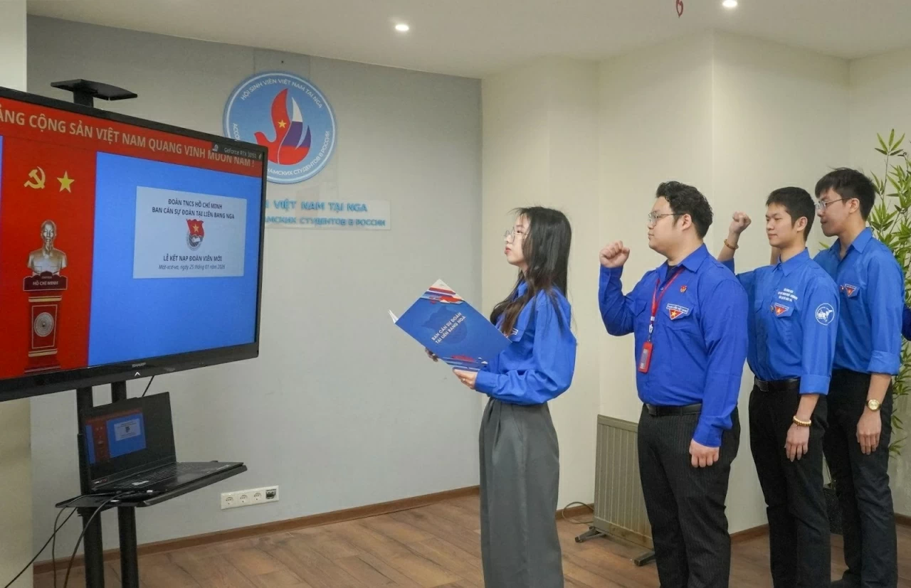 Thanh niên Việt Nam tại Nga cùng hành động chào mừng thành công Đại hội XIV của Đảng