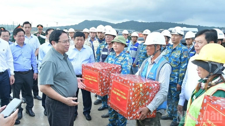 Thủ tướng Phạm Minh Chính kiểm tra các công trình trọng điểm phục vụ APEC 2027 Thủ tướng Phạm Minh Chính kiểm tra các công trình trọng điểm phục vụ APEC 2027