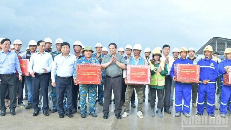 Thủ tướng Phạm Minh Chính kiểm tra các công trình trọng điểm phục vụ APEC 2027 Thủ tướng Phạm Minh Chính kiểm tra các công trình trọng điểm phục vụ APEC 2027