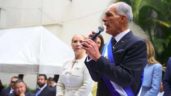 Tân Tổng thống Honduras tuyên thệ nhậm chức, nhấn mạnh 'một gia đình chia rẽ sẽ không thể tiến lên'