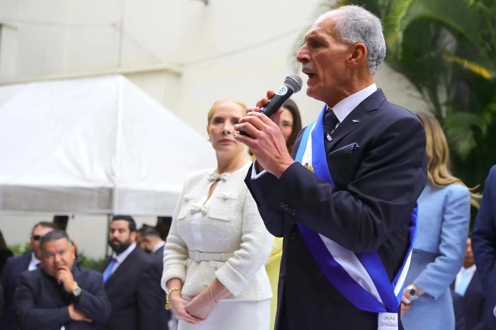 Tổng thống Honduras tuyên thệ nhậm chức, nhấn mạnh một gia đình chia rẽ sẽ không thể tiến lên