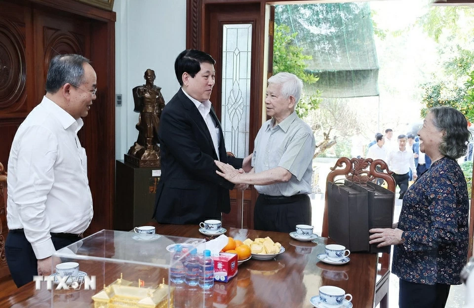 Chủ tịch nước Lương Cường thăm hỏi, chúc Tết, tri ân các nguyên lãnh đạo Đảng, Nhà nước Chủ tịch nước Lương Cường thăm hỏi, chúc Tết, tri ân các nguyên lãnh đạo Đảng, Nhà nước