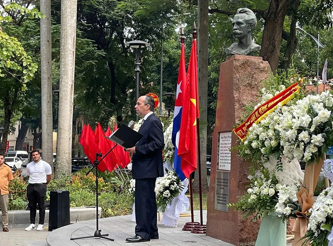 Đại sứ Cuba tại Việt Nam Rogelio Polanco Fuentes phát biểu tại buổi lễ. (Ảnh: Phạm Trường)