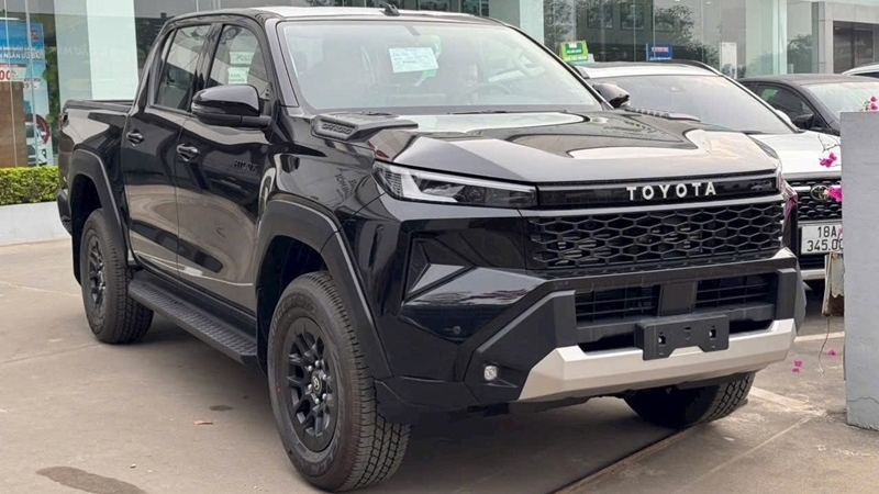 Toyota Hilux 2026 cập bến đại lý chuẩn bị ra mắt khách Việt