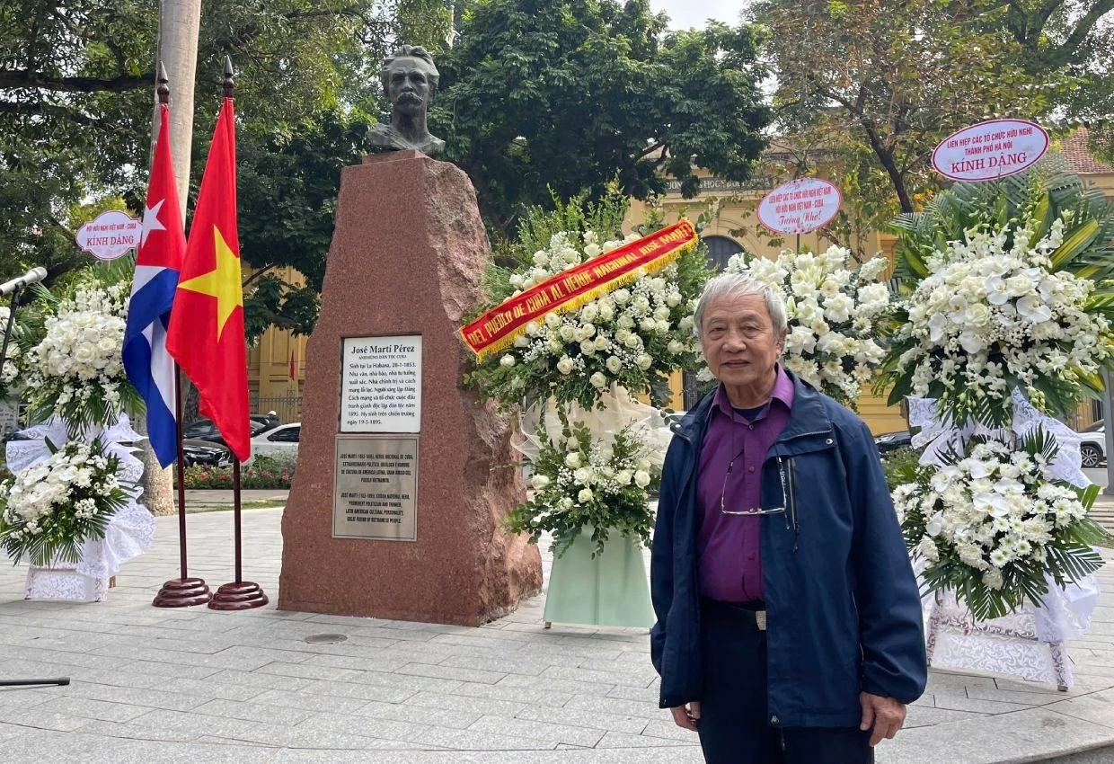 Kiến trúc sư Đào Hoàng Thanh chia sẻ tại lễ kỷ niệm. (Ảnh: Tố Uyên)