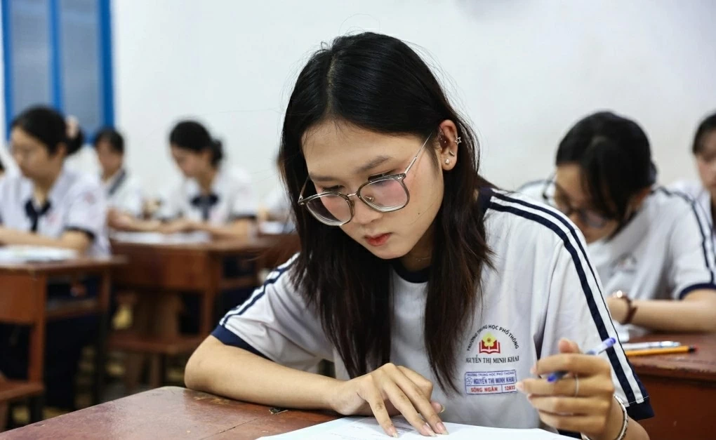 Bộ GD-ĐT dự kiến: Xét học bạ vẫn phải đạt tối thiểu 16 điểm thi tốt nghiệp Bộ GD-ĐT dự kiến: Xét học bạ vẫn phải đạt tối thiểu 16 điểm thi tốt nghiệp