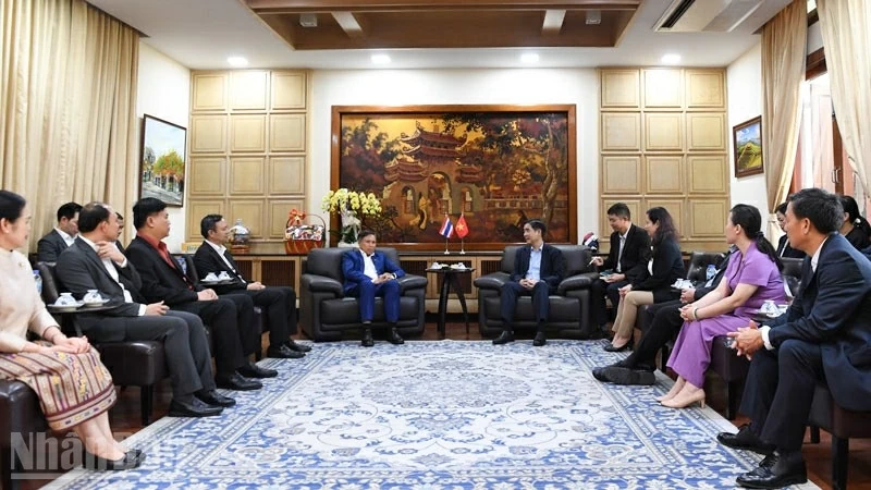 Đại sứ quán Lào tại Thái Lan chúc mừng Đại hội XIV của Đảng Cộng sản Việt Nam